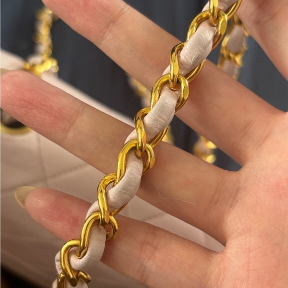 Vintage Pink Chanel Diana - Picture 7 of 13